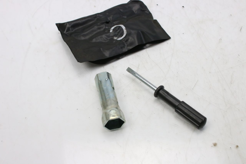 photo de TOOL KIT PIAGGIO FLY 2T 50 (2004 - 2017)