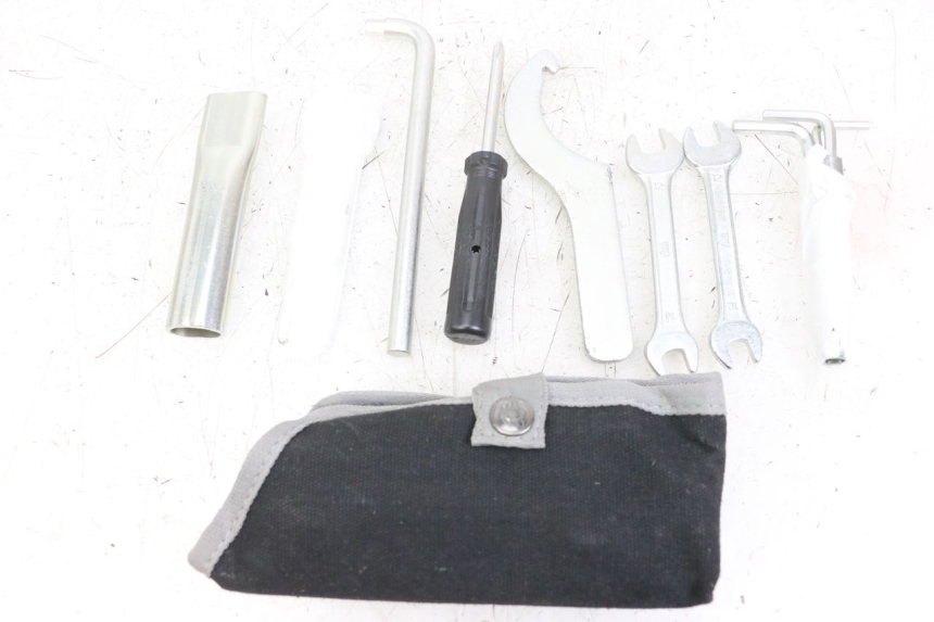 photo de TOOL KIT ROYAL ENFIELD CONTINENTAL GT 650 (2019 - 2024)