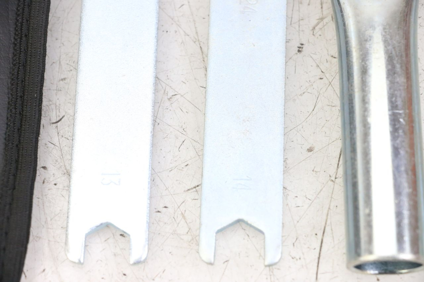 photo de TOOL KIT ROYAL ENFIELD SCRAM 411 (2022 - 2024)