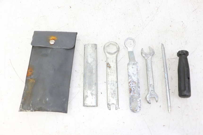 photo de TOOL KIT HONDA SCV LEAD 100 (2003 - 2007)