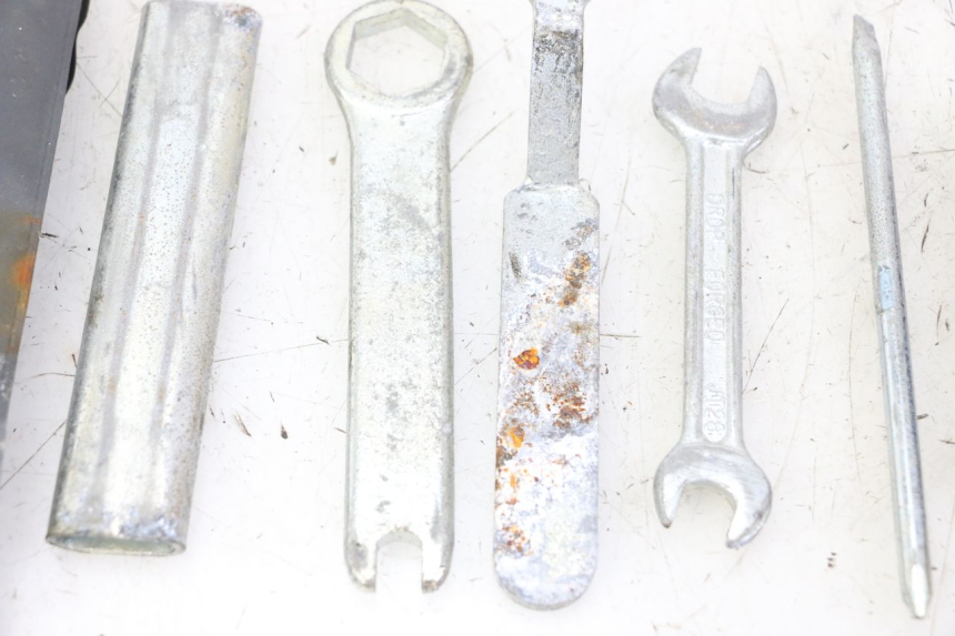 photo de TOOL KIT HONDA SCV LEAD 100 (2003 - 2007)