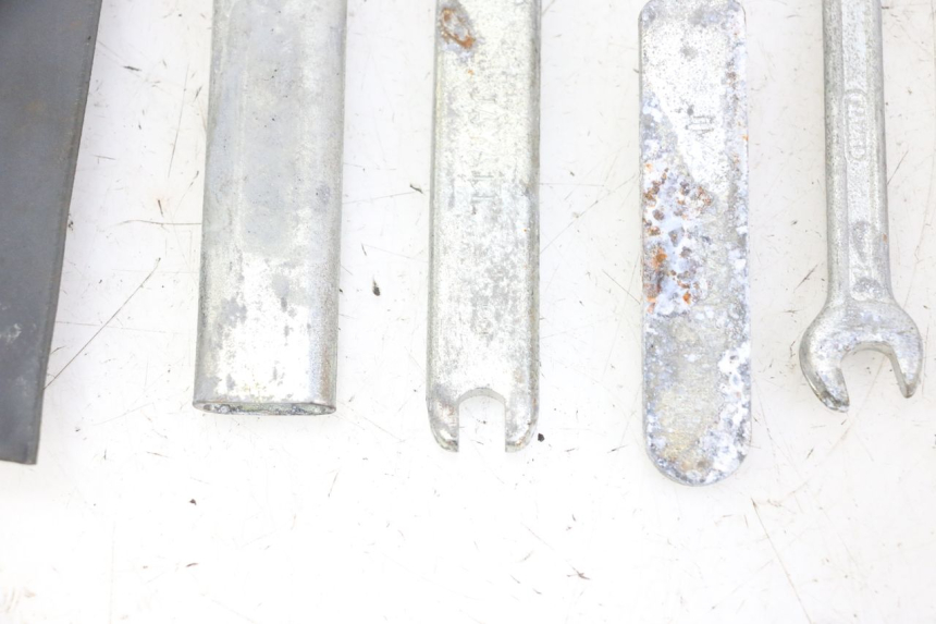 photo de TOOL KIT HONDA SCV LEAD 100 (2003 - 2007)