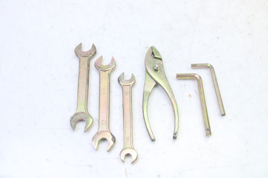 photo de TOOL KIT TRIUMPH SPRINT 900 (1995 - 1998)