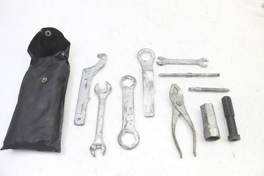photo de TOOL KIT YAMAHA TDR DELTABOX 125 (1993 - 2003)