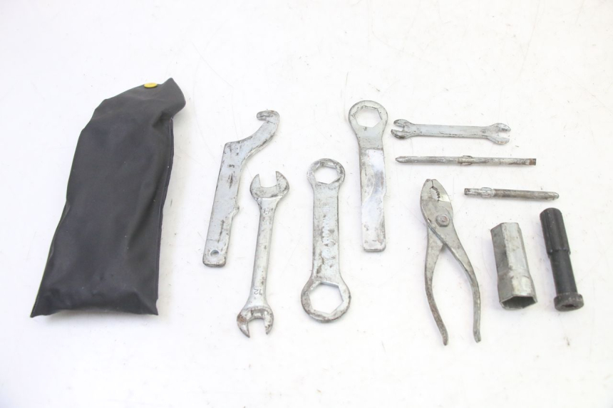 photo de TOOL KIT YAMAHA TDR DELTABOX 125 (1993 - 2003)