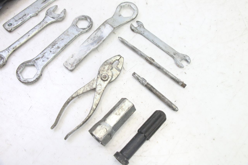 photo de TOOL KIT YAMAHA TDR DELTABOX 125 (1993 - 2003)