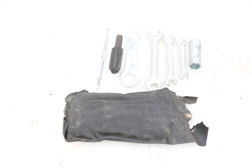 photo de TOOL KIT YAMAHA TZR 50 (2008 - 2016) - Alternative perspective