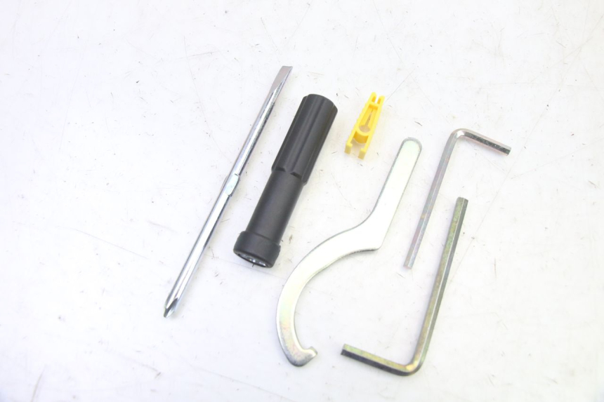 photo de TOOL KIT YAMAHA XMAX X-MAX 125 (2021 - 2025)