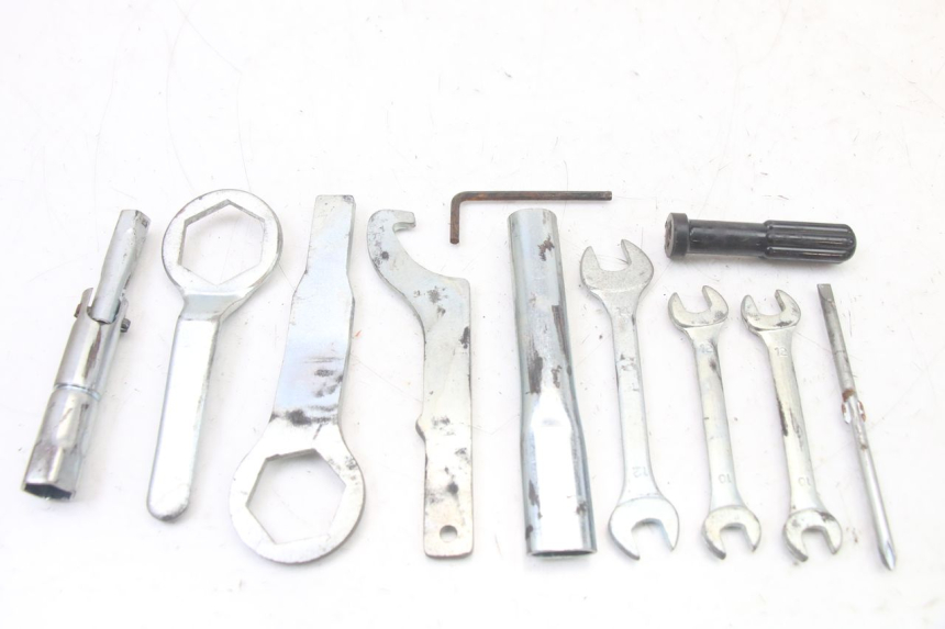 photo de TOOL KIT YAMAHA FZ6 FAZER S2 600 (2007 - 2011)