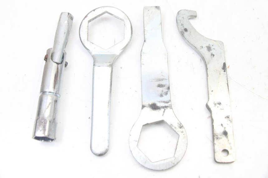 photo de TOOL KIT YAMAHA FZ6 FAZER S2 600 (2007 - 2011)