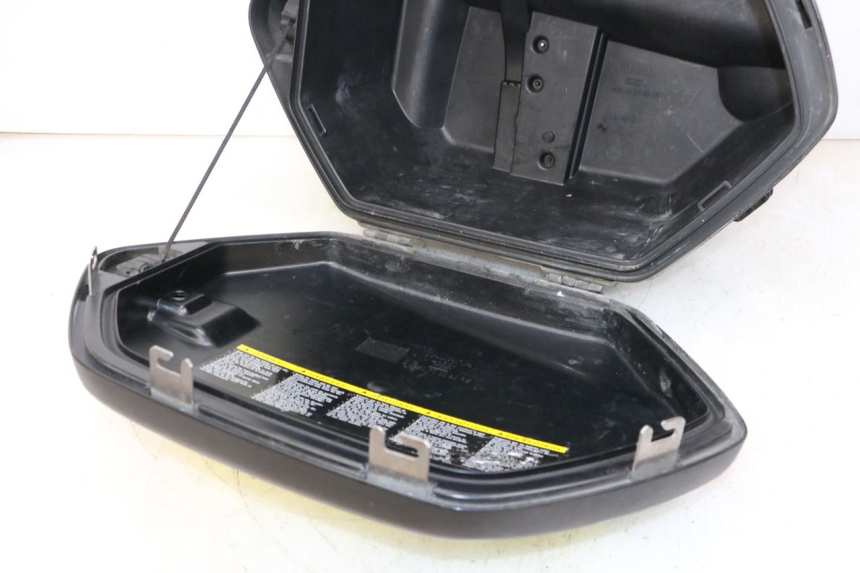 photo de RIGHT SUITCASE YAMAHA FJR ABS 1300 (2006 - 2012) - Zoom on usage condition