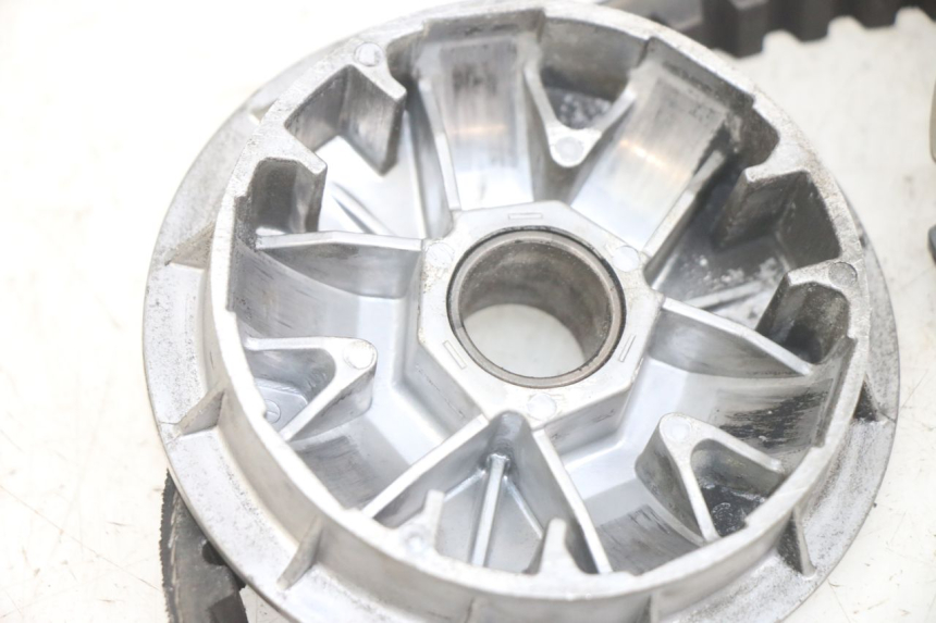 photo de VARIATOR PEUGEOT TWEET 4T 50 (2014 - 2019) - Surface and material condition