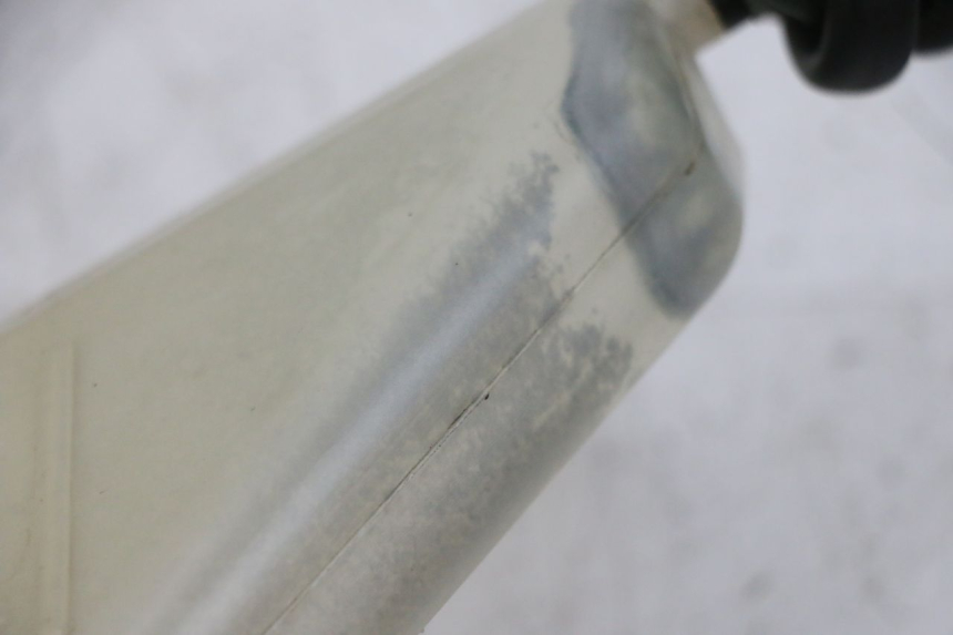 photo de COOLANT EXPANSION BOTTLE SUZUKI GSXR GSX-R 1000 (2003 - 2004) - Zoom on usage condition