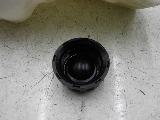 photo de COOLANT EXPANSION BOTTLE KAWASAKI ZZR 600 (1995 - 2004)