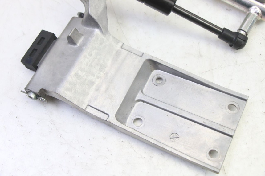 photo de UNDERSEAT ROD SHOCK YAMAHA XMAX X-MAX 125 (2021 - 2025)