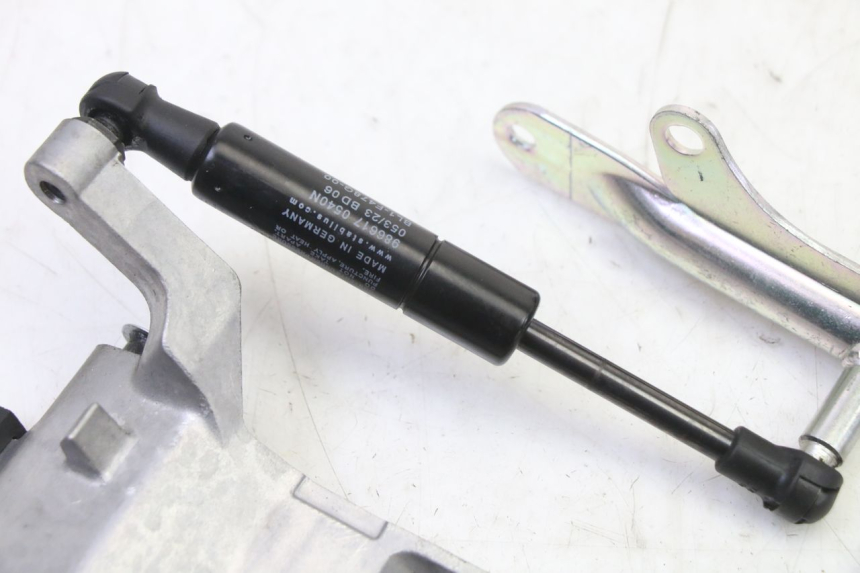 photo de UNDERSEAT ROD SHOCK YAMAHA XMAX X-MAX 125 (2021 - 2025)