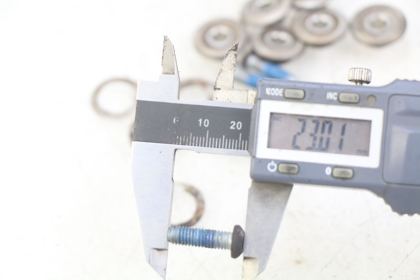 photo de BRAKE DISC BOLT PIAGGIO BEVERLY 125 (2010 - 2015)