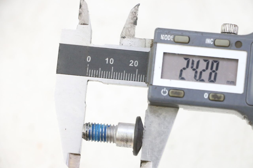 photo de BRAKE DISC BOLT SUZUKI BURGMAN 125 (2007 - 2014)