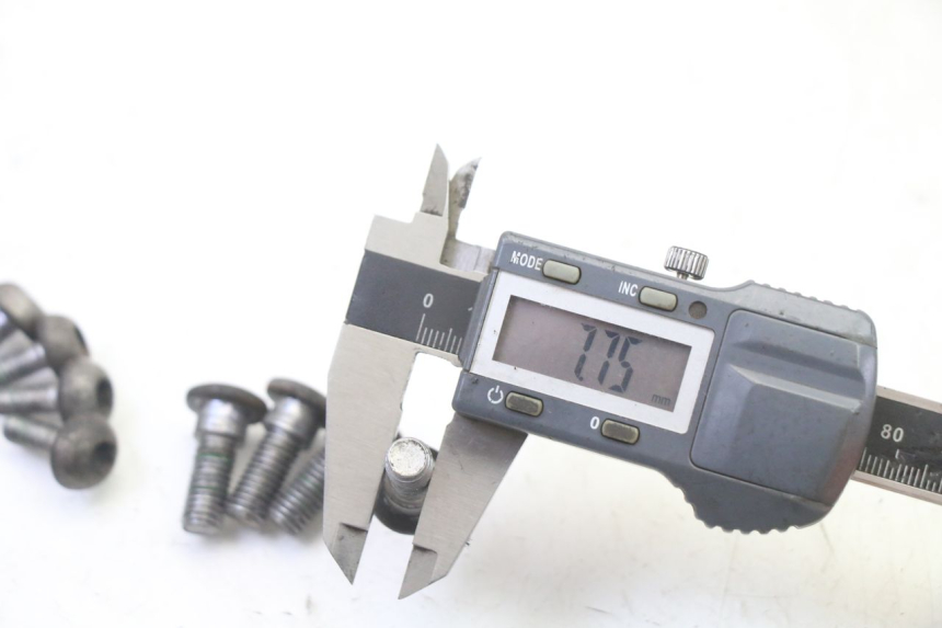 photo de BRAKE DISC BOLT HONDA CBR RR FIREBLADE 900 (1992 - 1994)