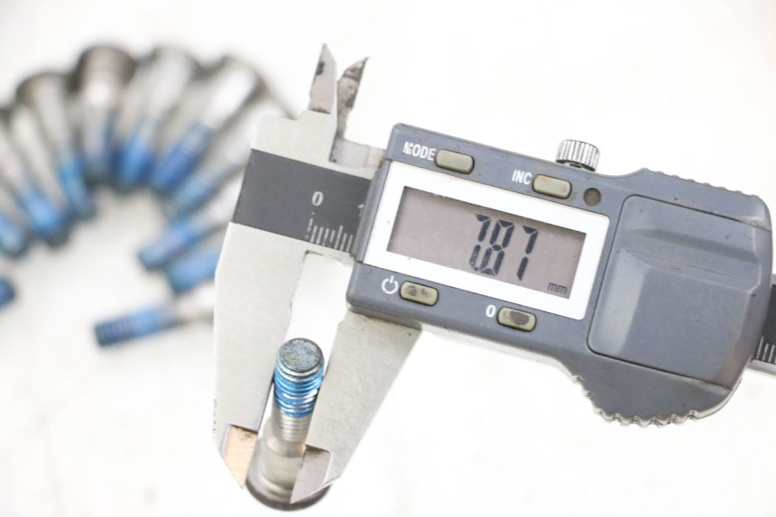 photo de BRAKE DISC BOLT SUZUKI GSXR GSX-R 1000 (2003 - 2004) - Zoom on usage condition