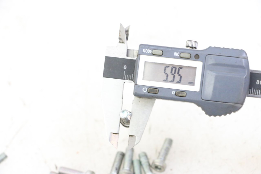 photo de BRAKE DISC BOLT KEEWAY K-LIGHT KLIGHT 125 (2018 - 2025) - Technical close-up