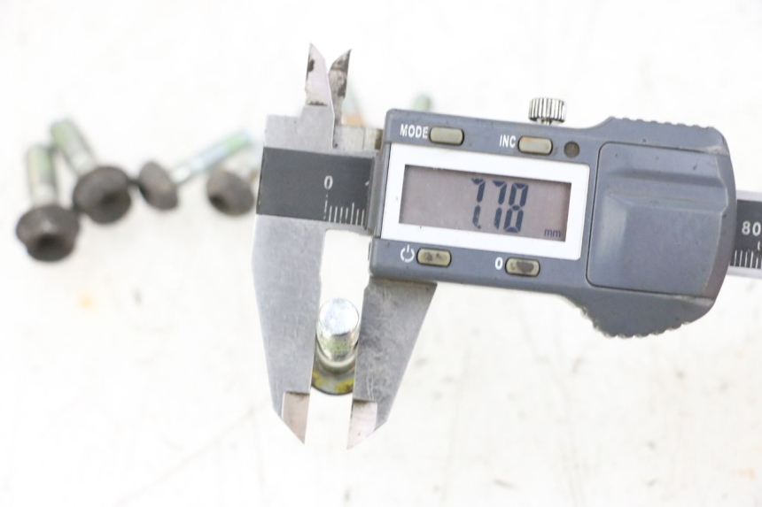 photo de BRAKE DISC BOLT HONDA NSR R 125 (1994 - 2003) - Alternative perspective