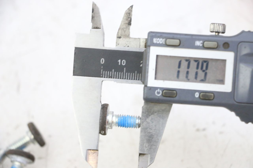 photo de BRAKE DISC BOLT YAMAHA X-MAX XMAX 250 (2006 - 2009)