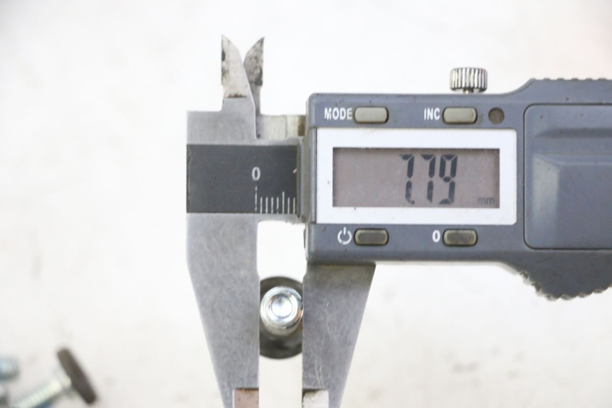 photo de BRAKE DISC BOLT YAMAHA X-MAX XMAX 250 (2006 - 2009)