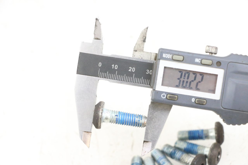 photo de BRAKE DISC BOLT YAMAHA YP MAJESTY 125 (2002 - 2006) - Zoom on usage condition