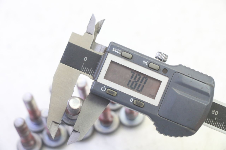 photo de BRAKE DISC BOLT KAWASAKI ZR 7 750 (1999 - 2001) - Technical close-up